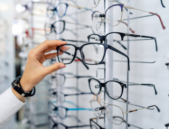 Egresados uniminuto gafas Mostrario con gafas