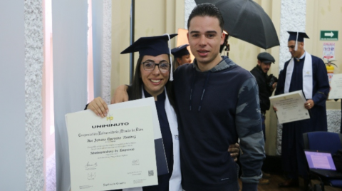 Nuevos egresados convenio UNIMINUTO con el INPEC Egresado INPEC
